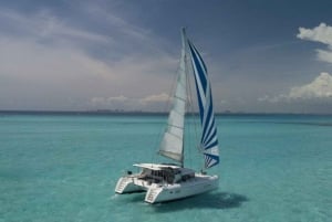 Cancun: Private Luxury Catamaran to Isla Mujeres