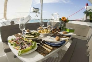 Cancun: Private Luxury Catamaran to Isla Mujeres