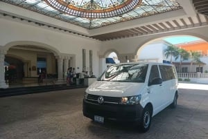 Cancún: Traslado privado en furgoneta a Tulum