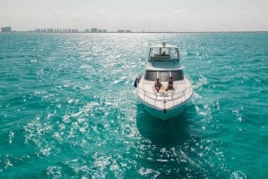 Cancun: Private Yacht Tour to Isla Mujeres with Snorkeling