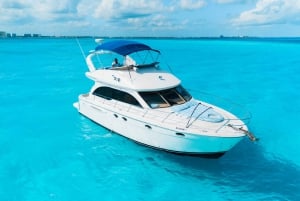 Cancun: Private Yacht Tour to Isla Mujeres with Snorkeling