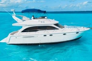 Cancun: Private Yacht Tour to Isla Mujeres with Snorkeling