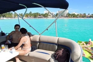 Cancún: Fiesta en barco con tobogán acuático a Isla Mujeres