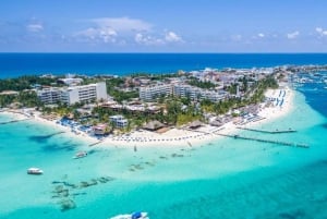 Cancún: Fiesta en barco con tobogán acuático a Isla Mujeres