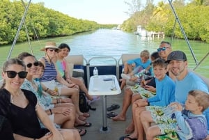 Cancún: Fiesta en barco con tobogán acuático a Isla Mujeres