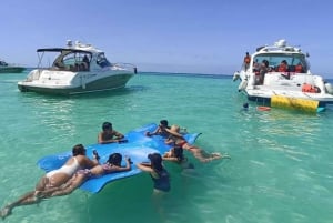 Cancún: Fiesta en barco con tobogán acuático a Isla Mujeres