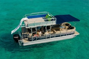 Cancún: Fiesta en barco con tobogán acuático a Isla Mujeres