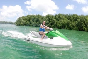 Cancun: Waverunner in Nichupte Lagoon