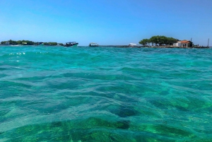 Cartagena: 5 ISLANDS by speedboat with SNORKELING & LUNCH