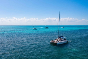 Catamaran Deluxe to isla mujeres for the best price