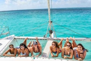 Catamaran & Reef Snorkeling Cancun to Isla Mujeres