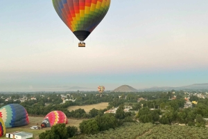 CDMX: Fly over Teotihuacán in a balloon and check out the Basilica of Guadalupe