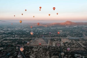 CDMX: Fly over Teotihuacan in a hot air balloon and visit the Basilica of Guadalupe