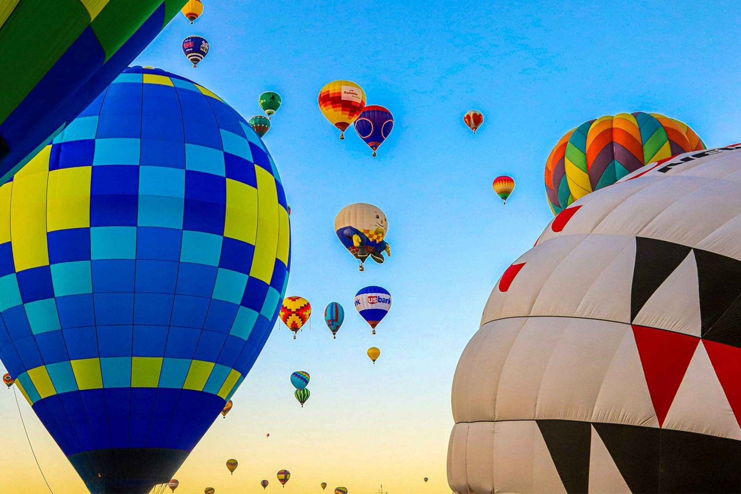 CDMX: Fly over the impressive pyramids of Teotihuacán in a hot air balloon