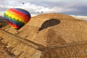 CDMX: Hot-Air Balloon Flight over Teotihuacan & Breakfast