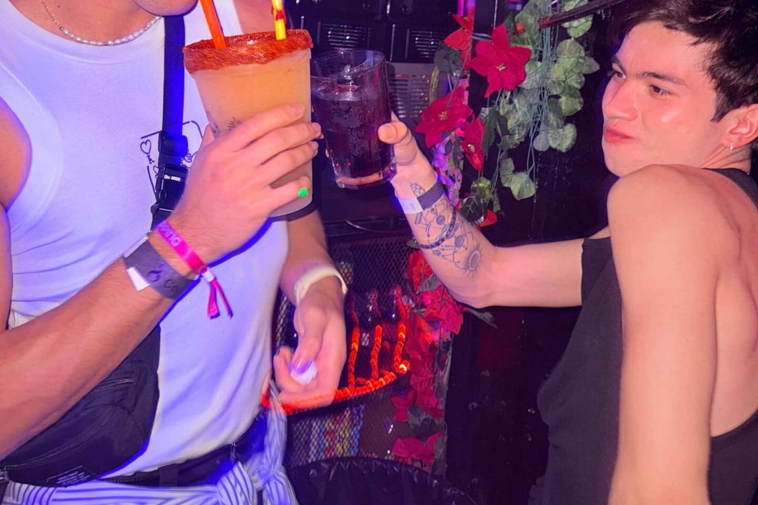 Tour LGBT en CDMX: 3 clubes + transporte + anfitrión