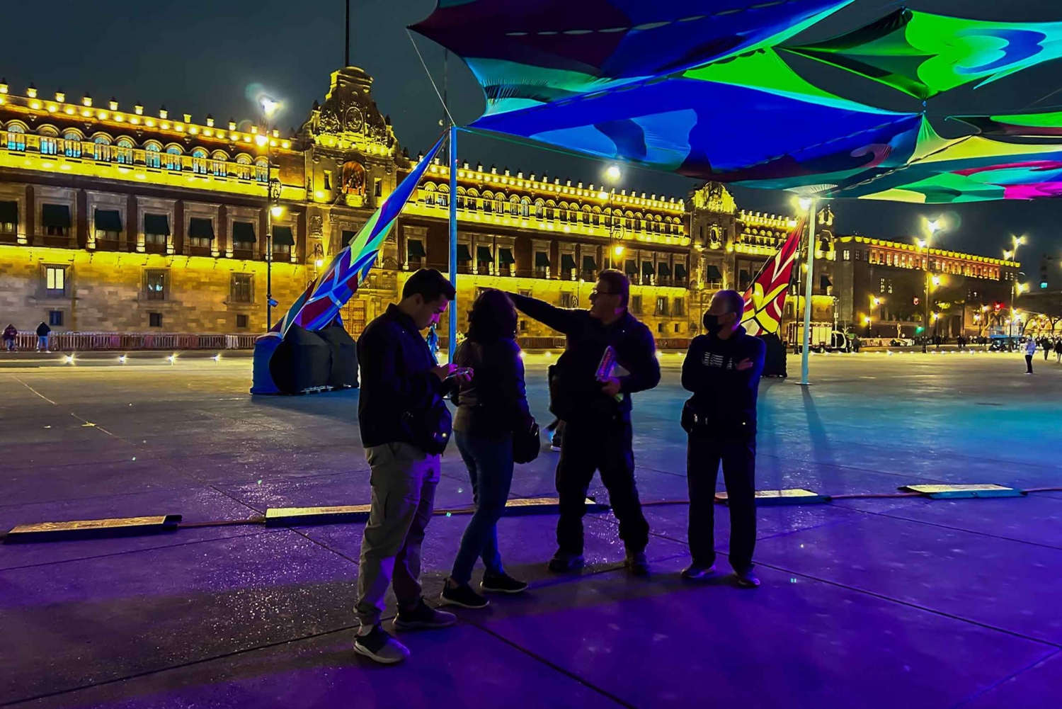 CDMX: Tour Nocturno a Pie por la Ciudad, con opción a Torre Latino