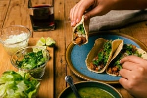 CDMX: Ruta nocturna de tacos y mezcal