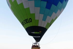 Vuelo en globo CDMX Teotihuacan, desayuno y servicio de recogida y Mezcal