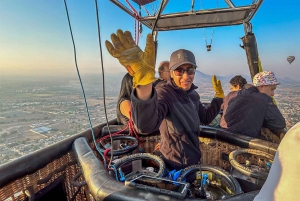 CDMX: Teotihuacan Hot Air Balloon with Transfers & Breakfast