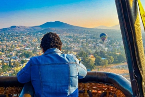 CDMX: Teotihuacan Hot Air Balloon with Transfers & Breakfast