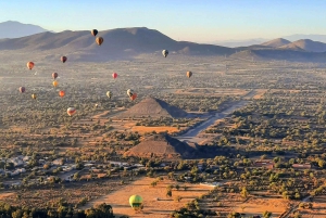 CDMX: Teotihuacan Hot Air Balloon with Transfers & Breakfast