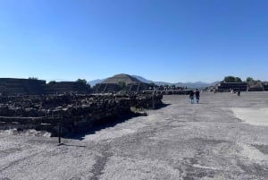CDMX to La gruta Rest. to Teotihuacan Pyramids, Local FUN!
