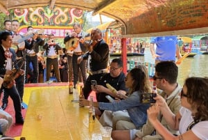 CDMX: Fiesta de la Trajinera en Xochimilco, Bebidas, Música y Tacos