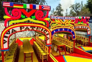 CDMX: Fiesta de la Trajinera en Xochimilco, Bebidas, Música y Tacos