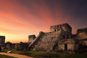 Desde Cancún: Excursión a las Ruinas de Tulum con baño en un cenote y comida