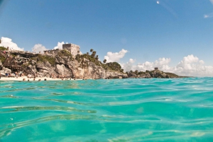 Desde Cancún: Excursión a las Ruinas de Tulum con baño en un cenote y comida