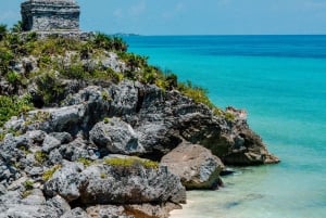 Desde Cancún: Excursión a las Ruinas de Tulum con baño en un cenote y comida