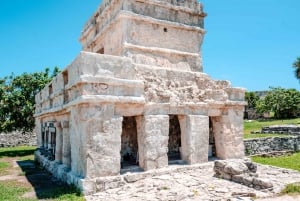 Desde Cancún: Excursión a las Ruinas de Tulum con baño en un cenote y comida