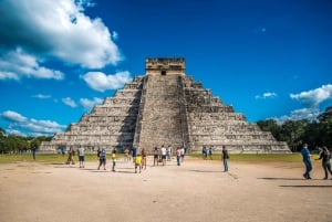 Chichen itza: guided walking tour (Quick access skip the line)