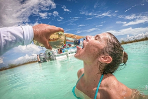 Tour en barco por las Ruinas de Chacchoben y la Laguna de Bacalar desde CostaMaya