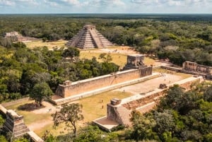 Chichen itza: guided walking tour (Quick access skip the line)