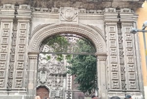 Chronicles of the Center: Living Stories of Mexico City