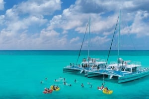 Cozumel: Catamaran al cielo, palancar, y club de playa (comida/barra libre)