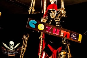 Cozumel: Crucero en Barco Pirata con Barra Libre, Cena y Espectáculo