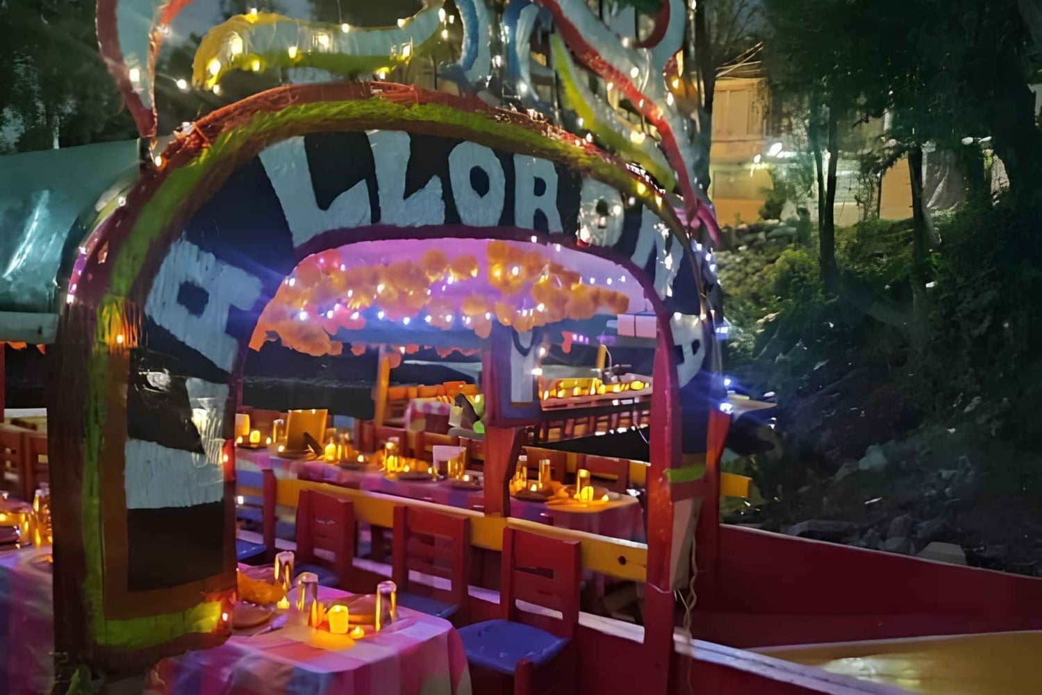 Day of the Dead in Mexico City: Mexican dinner and party in Xochimilco