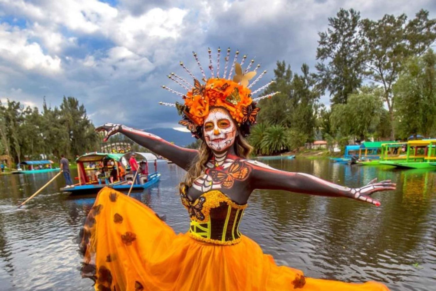 Day of the Dead in Mexico City: Mexican dinner and party in Xochimilco