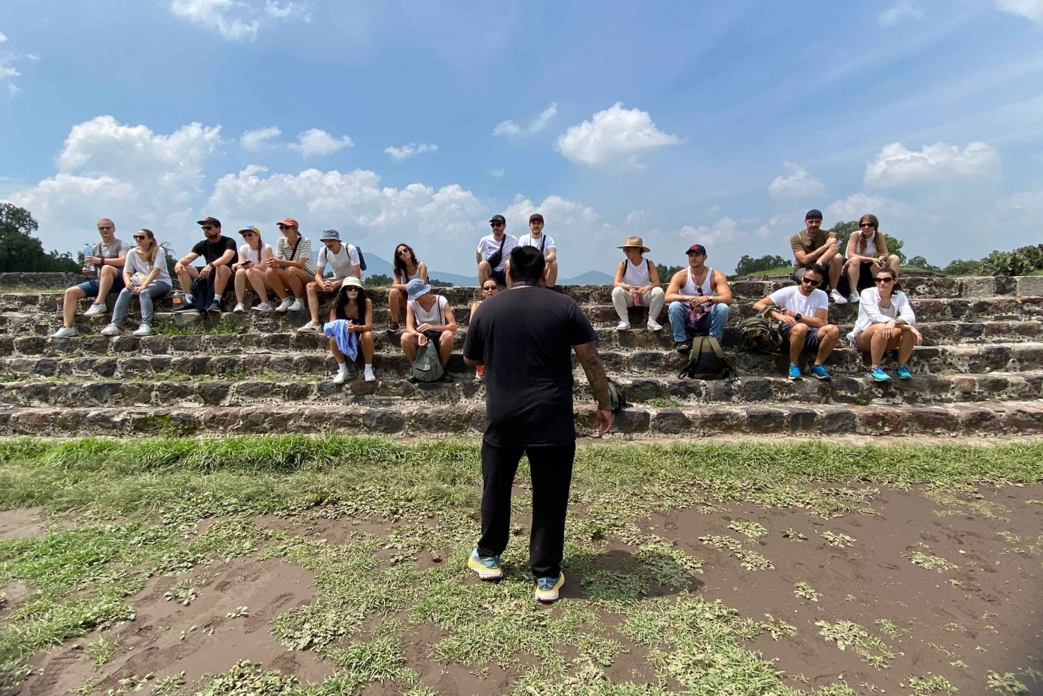 Discover Teotihuacán without shopping or unnecessary stops.