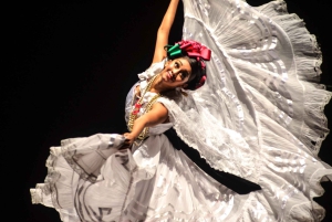 Disfruta del Ballet Folclórico en el Palacio de Bellas Artes.