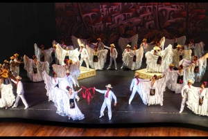 Disfruta del Ballet Folclórico en el Palacio de Bellas Artes.