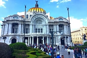 Disfruta del Ballet Folclórico en el Palacio de Bellas Artes.