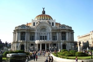Disfruta del Ballet Folclórico en el Palacio de Bellas Artes.