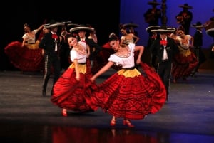 Disfruta del Ballet Folclórico en el Palacio de Bellas Artes.