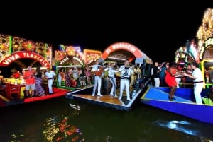 Entrada al Parque nocturno de Xoximilco