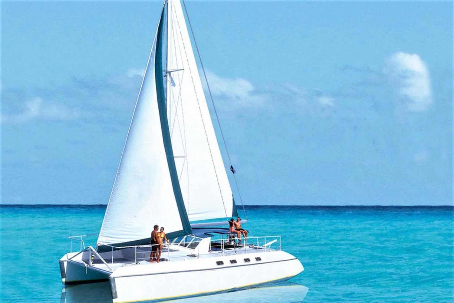 Exclusive Sailing to Isla Mujeres. Top tour !