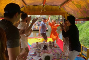 Mexico City: Xochimilco Boat Party with Drinks and Snacks